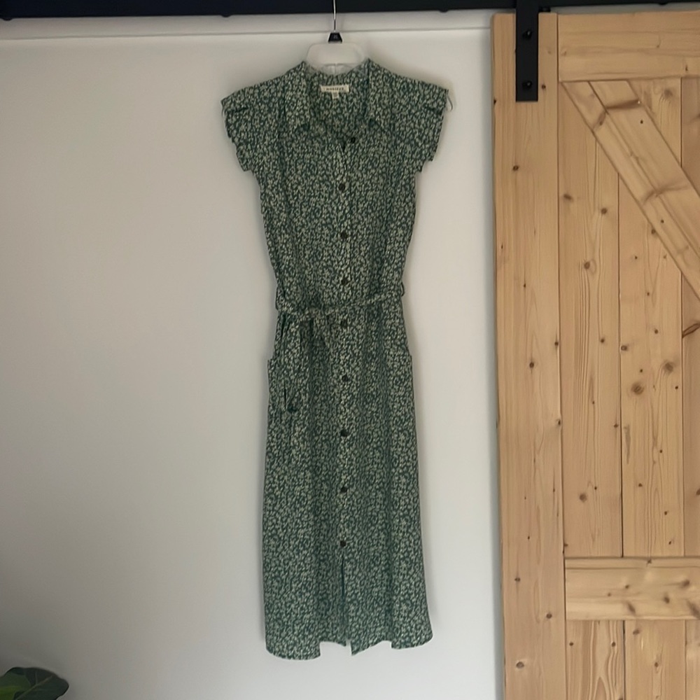 Boutique green sleeveless floral dress size m. Like new